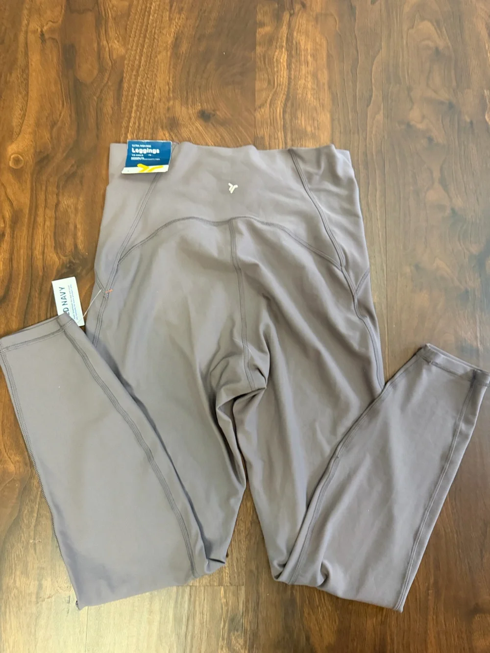 Old Navy Extra High Rise Powerlite 7/8 Leggings Mauve color.
